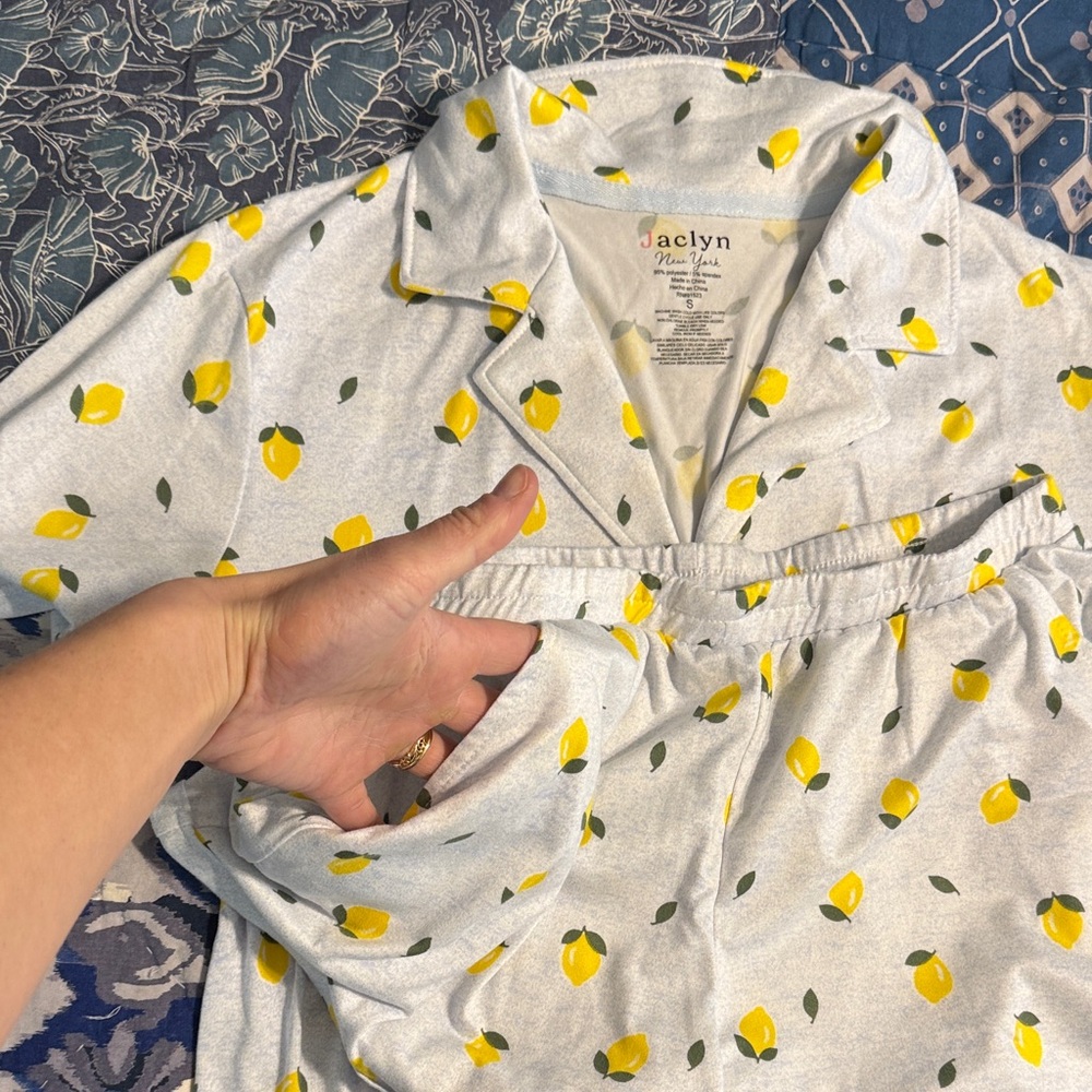 Jaclyn: Womens Sleepwear Short-Sleeve Button-Down Shirt with Yellow Lemon Print - Picture 4 of 4